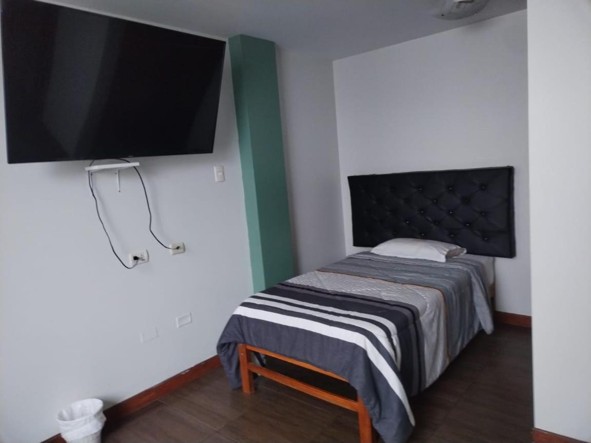 Venecia Hotel Carrion Трухильо Экстерьер фото